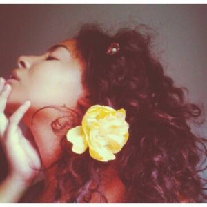 rotina-cacheada-com-Rayssa -Santana-cacho-3a