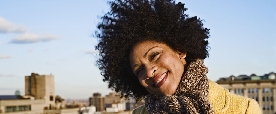 Como cuidar dos cachos no inverno - Como cuidar do cabelo crespo e cacheado em dias frios