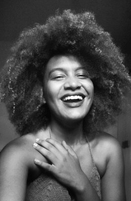 Cabelo crespo está na moda? - mulher negra, cabelo crespo e moda
