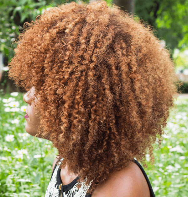 Cabelo cacheado com frizz: 7 dicas para acabar de uma vez por todas com os  fios arrepiados