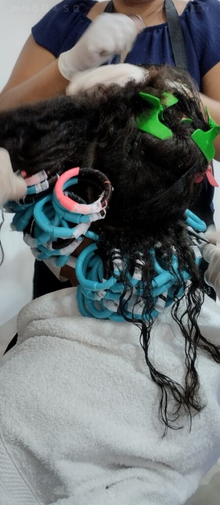 Desprogressiva, Desintoxicação capilar e permanente afro: principais diferenças. Permanente Afro com bigoudim