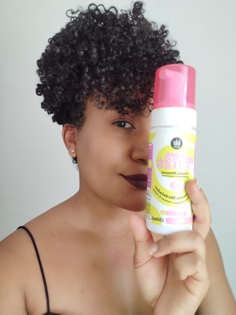 Lola Plot Twist resenha de teste do Guava Mousse e Guava Butter para ativar cachos em cabelo crespo 4A