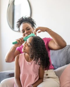 Como cuidar de cabelo cacheado infantil 