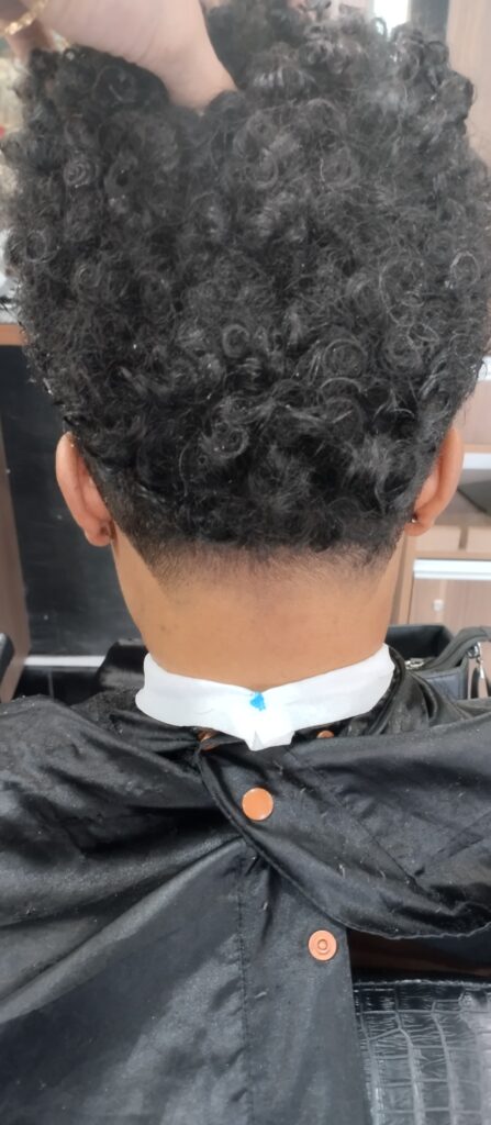 Corte low fade cabelo crespo feminino 